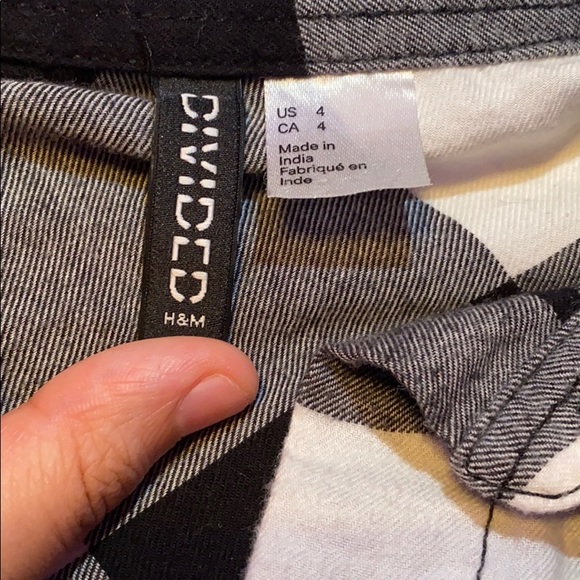 A black and white flannel - Picture 3 of 3